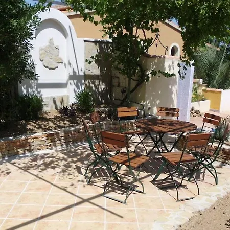 In The Caroline * 德尼亚