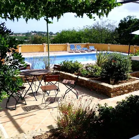 In The Caroline 德尼亚