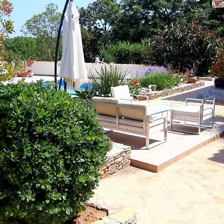 In The Caroline Nyaraló